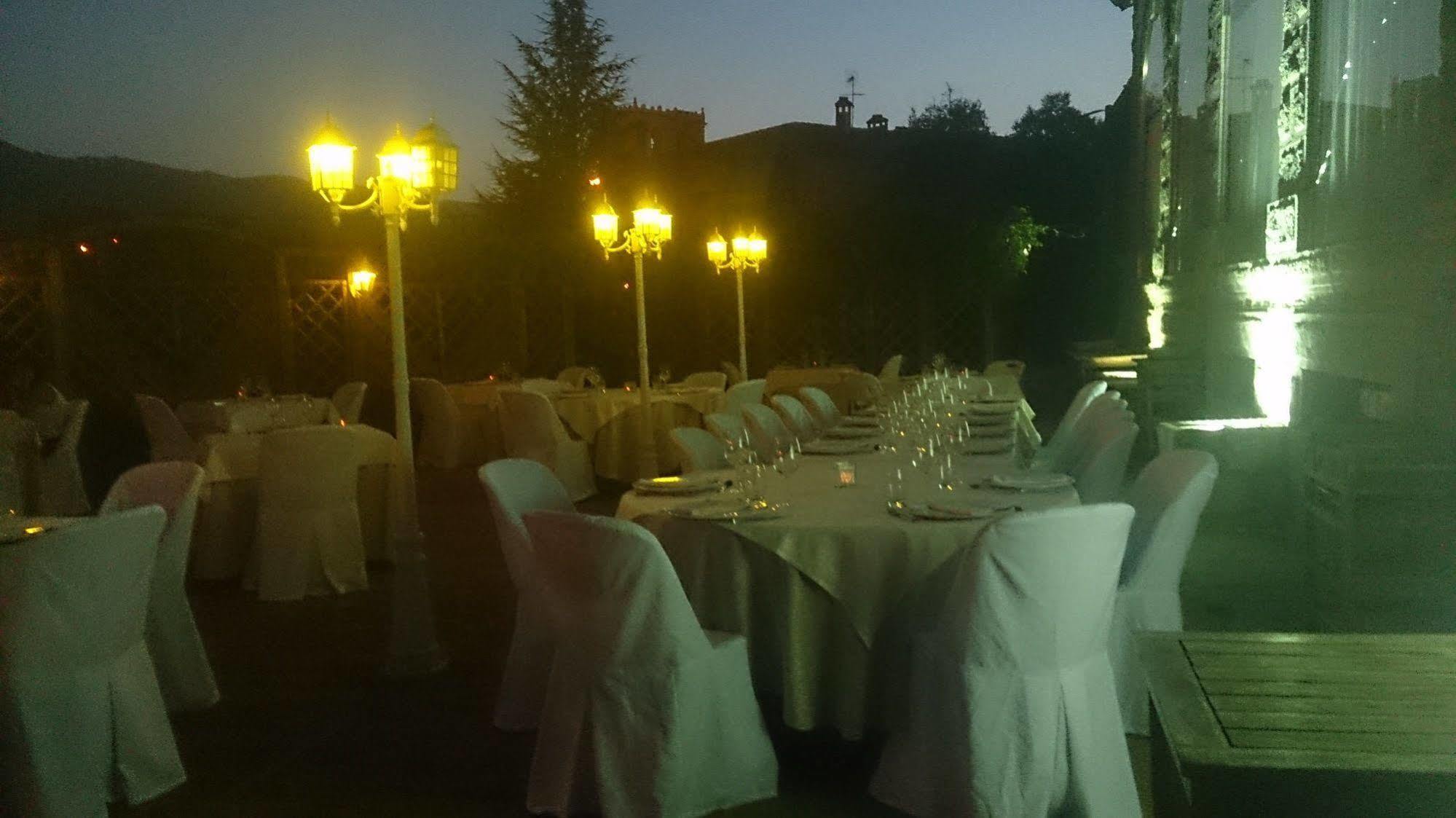 Posada Real Restaurante El Linar Del Zaire Burgohondo Exterior foto